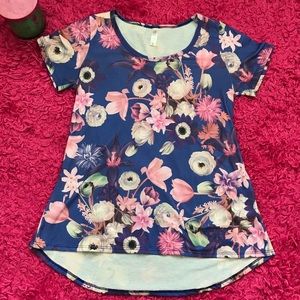 Lularoe Simply Comfortable Tee Size S